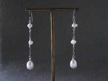 Load image into Gallery viewer, Pearl Station Chain Earrings Success