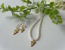 Load image into Gallery viewer, Gold Heart Pearl Strand Necklace