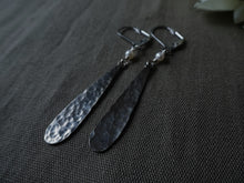 Load image into Gallery viewer, Textured metal drop earrings with pearl