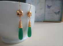 Load image into Gallery viewer, Exotic Emerald green Drop Earrings.