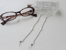 Load image into Gallery viewer, Pearls Sunglasses Chain, Silver Eyewear Jewelry
