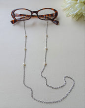Load image into Gallery viewer, Pearls Sunglasses Chain, Silver Eyewear Jewelry