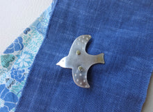 Load image into Gallery viewer, Flying Bird Brooch, Minimalist Bird Pin, Silver Bird Scarf Pin