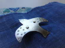 Load image into Gallery viewer, Flying Bird Brooch, Minimalist Bird Pin, Silver Bird Scarf Pin