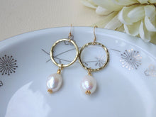 Load image into Gallery viewer, Gold Pearl Earirngs