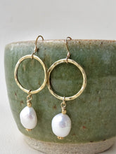 Load image into Gallery viewer, Gold Pearl Earirngs