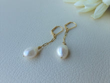 Load image into Gallery viewer, Solitaire Pearl Chain Earrings