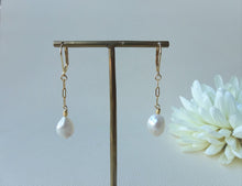 Load image into Gallery viewer, Solitaire Pearl Chain Earrings