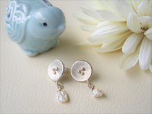 Load image into Gallery viewer, Round Silver Dangle Earrings With Keshi Pearl, Poppy Artisan Jewelry.