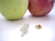 Load image into Gallery viewer, Ginkgo, Leaf Brooch Pin, Hat, Shawl, Sweater Pin, Woodland Accessory.