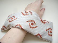 Load image into Gallery viewer, Abstract Pattern Kimono Fabric Eye Pillow