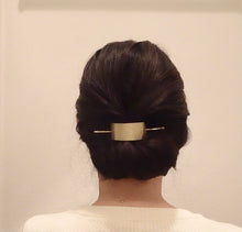 Load image into Gallery viewer, Wearing large hair slide