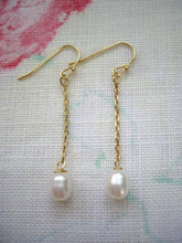 Load image into Gallery viewer, Simple chain earrings with pearl, Gold pearl earrings, Gift under 20.