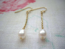 Load image into Gallery viewer, Simple chain earrings with pearl, Gold pearl earrings, Gift under 20.