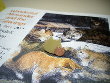 Load image into Gallery viewer, Mother and Baby Cat Brooch, Cat Hat Pin, Feline Gifts.