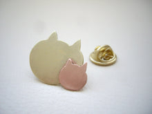 Load image into Gallery viewer, Mother and Baby Cat Brooch, Cat Hat Pin, Feline Gifts.