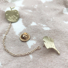 Load image into Gallery viewer, Small Pin badge with chain