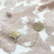 Load image into Gallery viewer, Mother and Baby Cat Brooch, Cat Hat Pin, Feline Gifts.