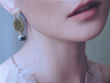 Load image into Gallery viewer, Gold Hummered Oval Disc Earrings with Stone