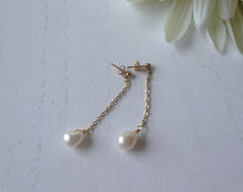 Load image into Gallery viewer, Pearl Gold-filled Chain Earrings