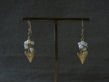 Load image into Gallery viewer, Gold Heart Pearl Cluster Earrings