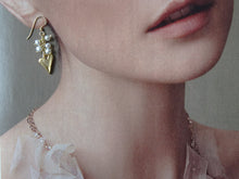 Load image into Gallery viewer, Gold Heart Pearl Cluster Earrings