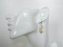 Load image into Gallery viewer, Gold Heart Pearl Cluster Earrings