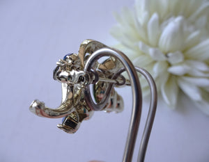 brooch attached on brooch converter