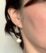 Load image into Gallery viewer, Gold Pearl Hoop Earrings