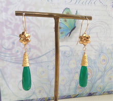Load image into Gallery viewer, Exotic Emerald green Drop Earrings.