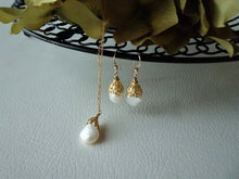 Load image into Gallery viewer, Pearl neclace and matching earrings