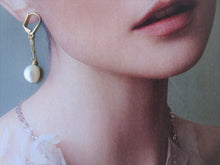 Load image into Gallery viewer, Solitaire Pearl Chain Earrings