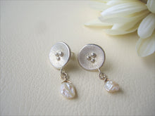 Load image into Gallery viewer, Round Silver Dangle Earrings With Keshi Pearl, Poppy Artisan Jewelry.