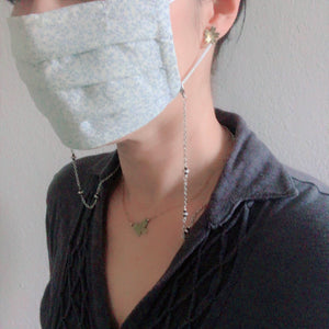 mask chain wearing photo